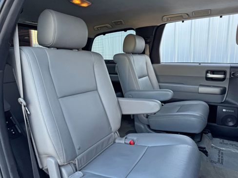 Used 2010 Toyota Sequoia Limited image 34