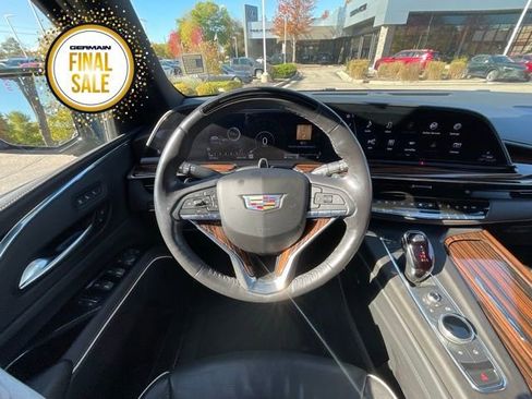 Used 2023 Cadillac Escalade ESV Premium Luxury image 14