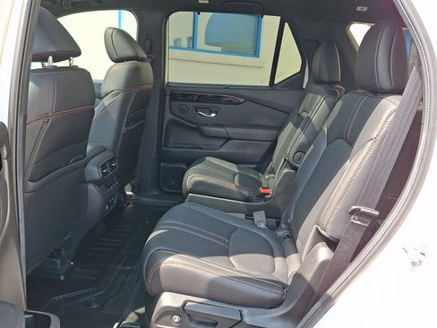 Used 2024 Honda Pilot TrailSport image 10