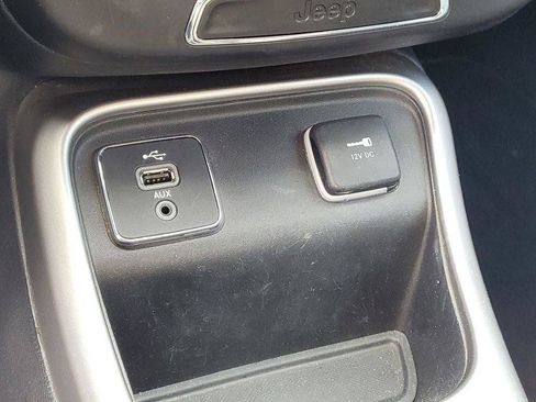 Used 2018 Jeep Compass Latitude FWD image 17