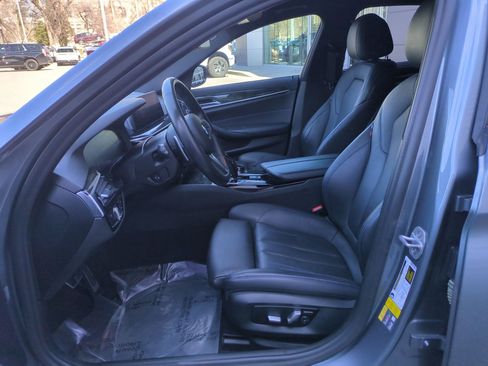 Used 2019 BMW 530e xDrive w/ M Sport Package image 15