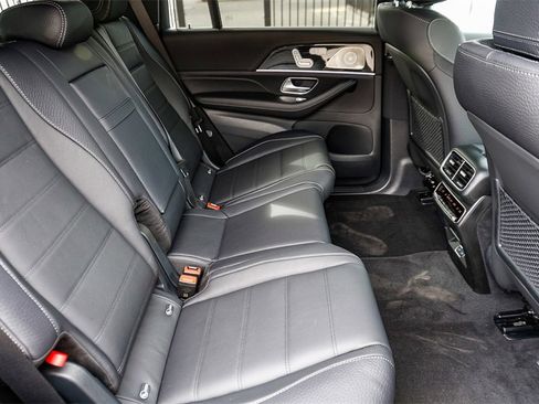 New 2026 Mercedes-Benz GLS 580 4MATIC image 18