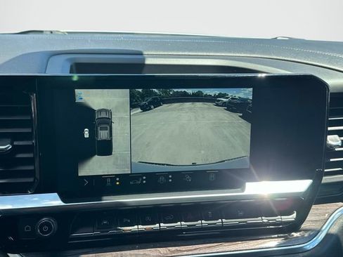 Used 2023 Chevrolet Silverado 1500 LTZ AWD/4WD image 4
