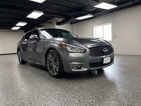 Used 2018 INFINITI Q70 L 3.7 image 2