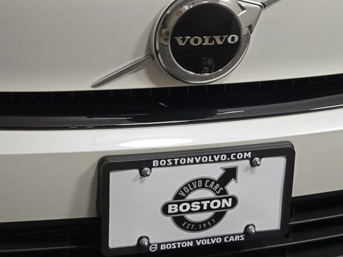 Certified 2023 Volvo XC40 Recharge Plus AWD/4WD image 5