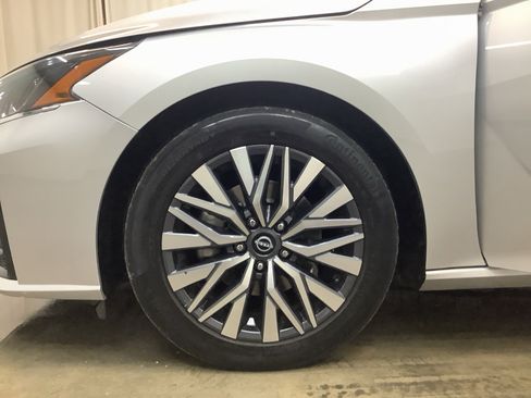 Used 2023 Nissan Altima 2.5 SV FWD image 24