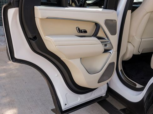 Used 2024 Land Rover Range Rover Autobiography image 41