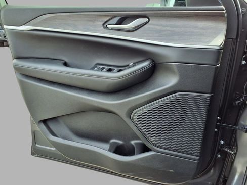 New 2026 Jeep Grand Cherokee Altitude AWD/4WD image 17