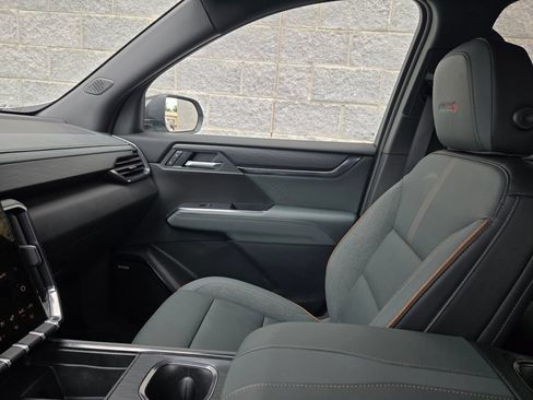 Used 2025 GMC Acadia AT4 w/ Luxury Package AWD/4WD image 33