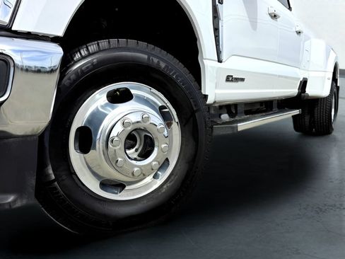 Used 2026 Ford F350 Lariat AWD/4WD image 2