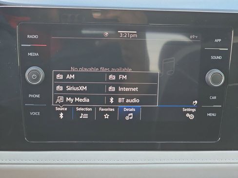 Used 2025 Volkswagen Taos SE FWD image 21