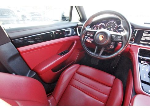 Used 2022 Porsche Panamera 4 image 10