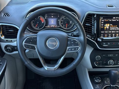 Used 2019 Jeep Cherokee Limited w/ Luxury Group AWD/4WD image 17