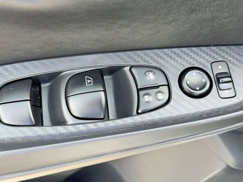 Used 2025 Nissan Sentra SV image 19