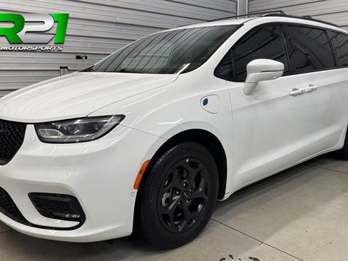 Used 2021 Chrysler Pacifica Touring-L w/ S Appearance Package FWD image 1