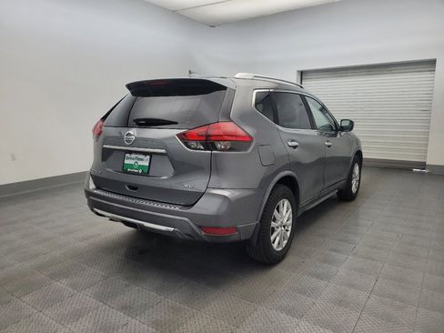 Used 2017 Nissan Rogue SV image 9