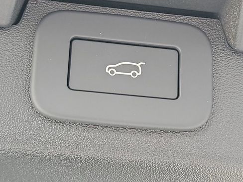 New 2026 Land Rover Discovery Limited Edition image 12