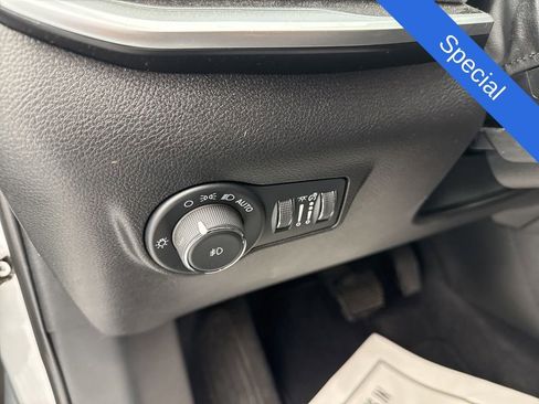 Used 2024 Jeep Compass Latitude AWD/4WD image 19