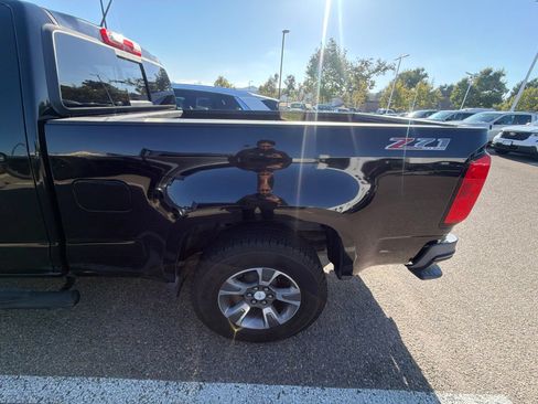Used 2017 Chevrolet Colorado Z71 AWD/4WD image 3