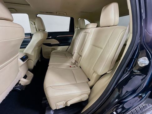 Used 2017 Toyota Highlander Limited image 25