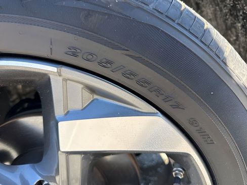 Used 2025 Hyundai Venue Limited image 30