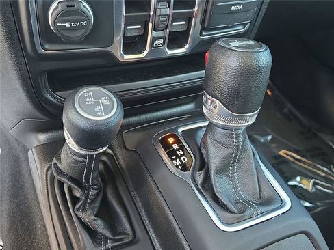 Used 2024 Jeep Wrangler Unlimited w/ Convenience Group AWD/4WD image 27