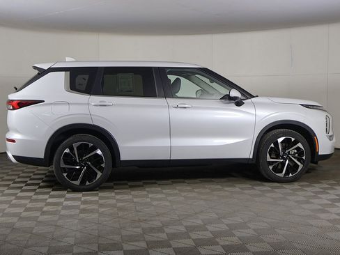 Used 2024 Mitsubishi Outlander SE image 18