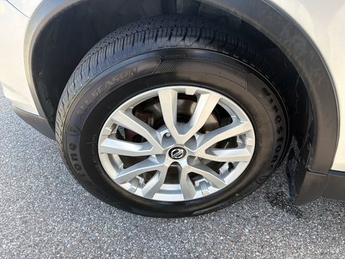 Used 2018 Nissan Rogue SV w/ Premium Package FWD image 44