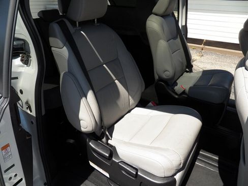 Used 2015 Toyota Sienna Limited Premium w/ Advanced Technology Package FWD image 18