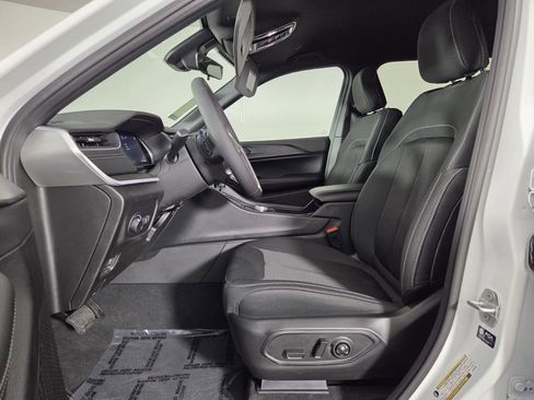 New 2025 Jeep Grand Cherokee Laredo w/ MOPAR Finishing Package image 12