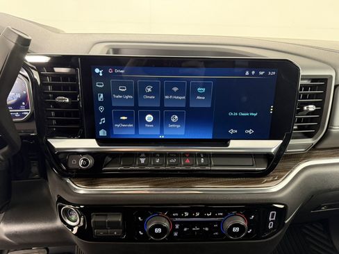 Used 2024 Chevrolet Silverado 2500 LT w/ Convenience Package image 18