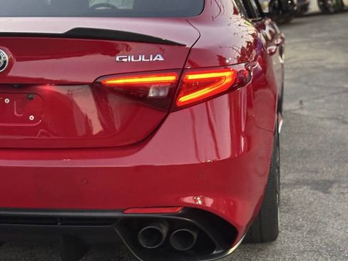 Used 2018 Alfa Romeo Giulia Quadrifoglio w/ Driver Assist Dynamic Package image 32