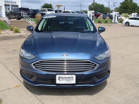 Used 2018 Ford Fusion SE w/ Fusion SE Technology Package FWD image 2