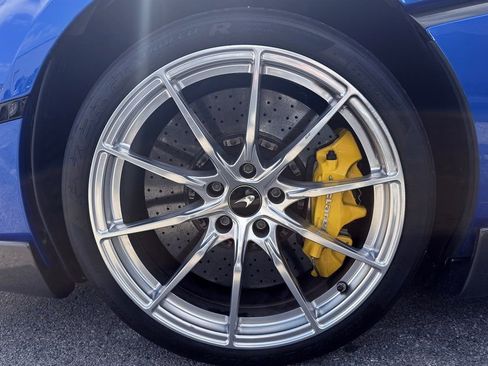 Used 2020 McLaren 600LT Spider RWD image 31