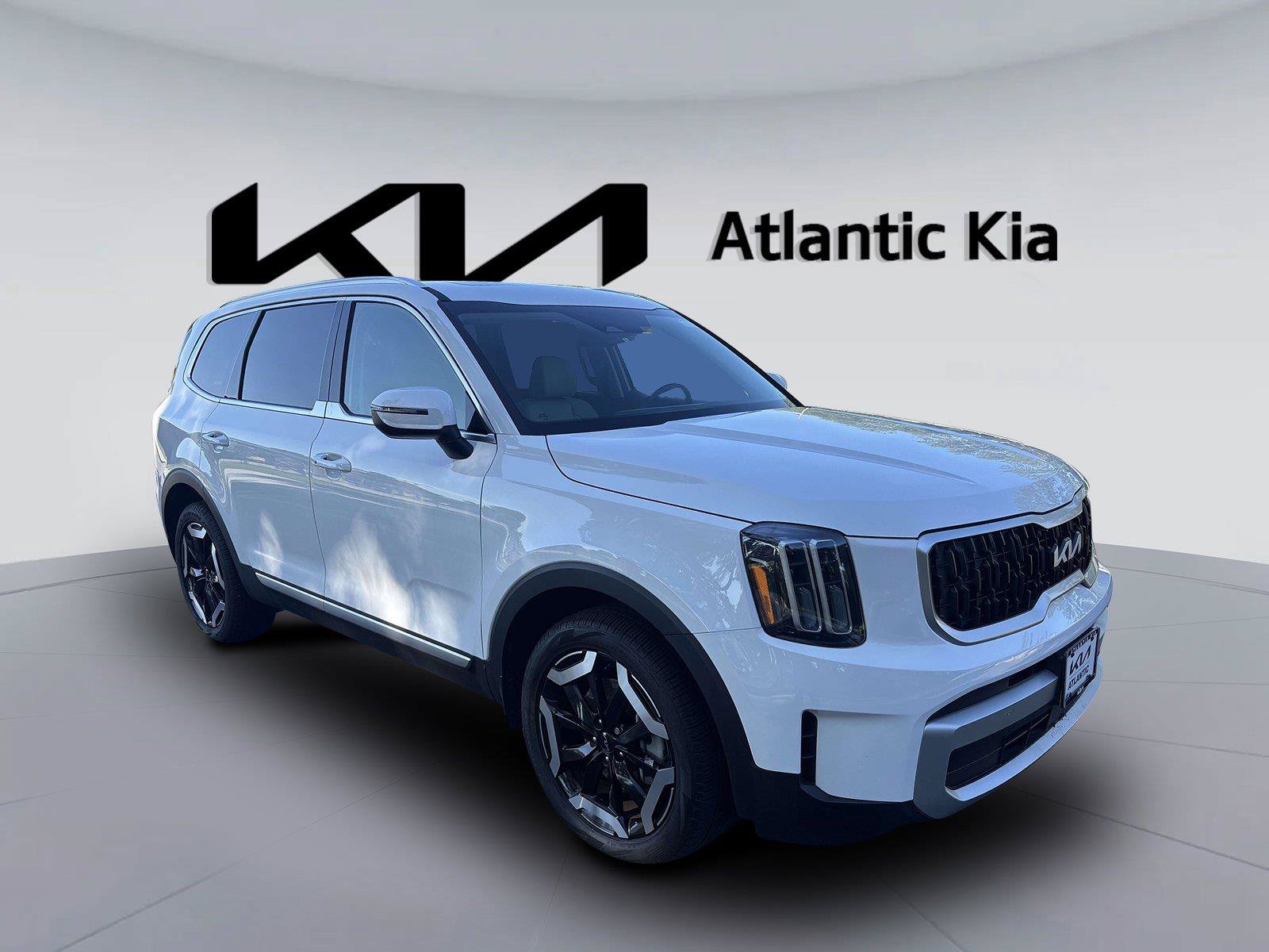 Certified 2025 Kia Telluride EX w/ EX Captain's Chair Package AWD/4WD image 4