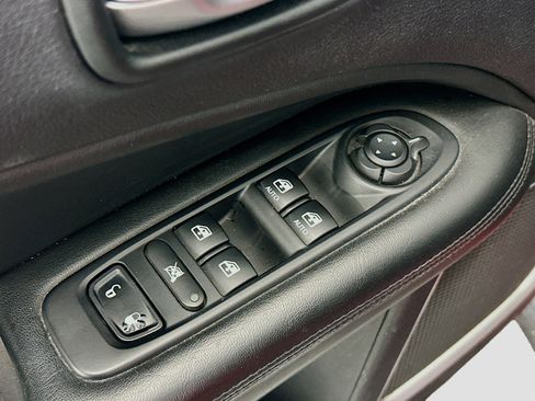 Used 2018 Jeep Compass Latitude w/ Popular Equipment Group image 15