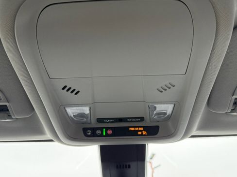 Used 2023 Chevrolet Equinox LS image 32