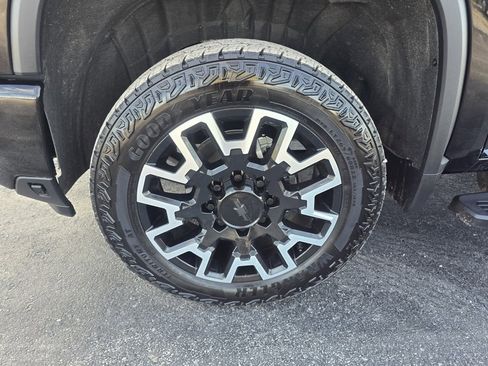 Used 2025 Chevrolet Silverado 2500 High Country w/ High Country Premium Package image 4