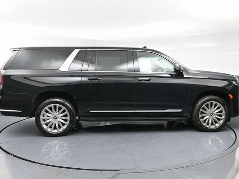 Used 2023 Cadillac Escalade ESV Premium Luxury image 8