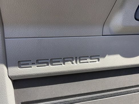 Used 2022 Ford E-350 and Econoline 350 Super Duty RWD image 37