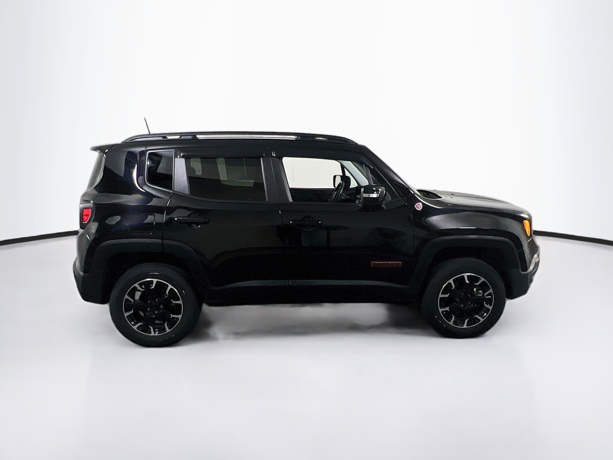 Used 2023 Jeep Renegade Trailhawk w/ Trailhawk Elite Group AWD/4WD image 4