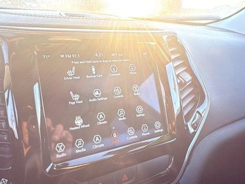 Used 2020 Jeep Cherokee Limited image 20