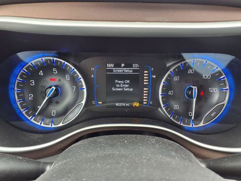 Used 2022 Chrysler Voyager LX FWD image 34