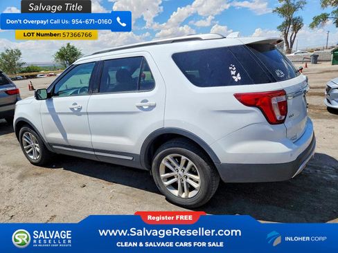 Used 2017 Ford Explorer XLT FWD image 3