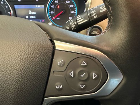 Used 2023 Chevrolet Traverse LT image 41