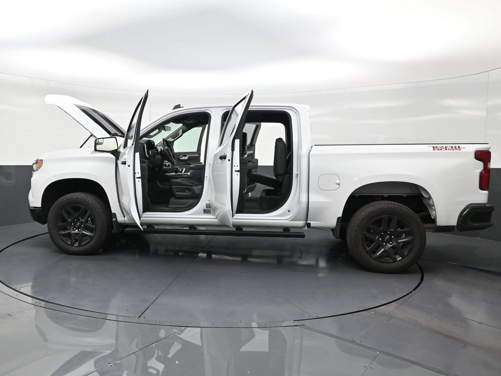 Used 2025 Chevrolet Silverado 1500 LT Trail Boss w/ Convenience Package II AWD/4WD image 30