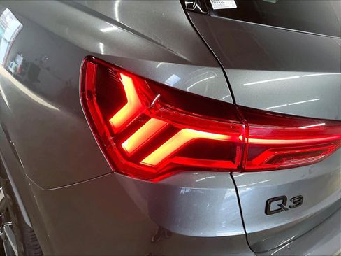 Certified 2025 Audi Q3 2.0T Premium Plus w/ Premium Plus Package image 32