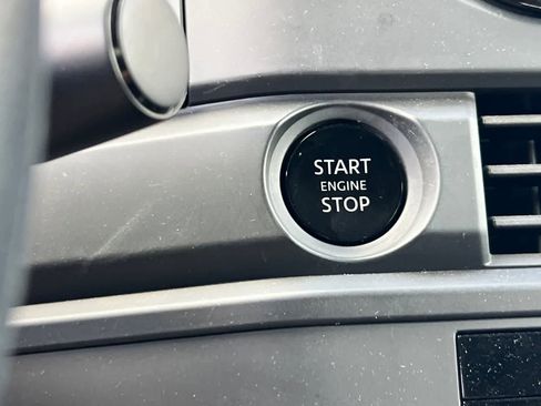 Used 2025 Nissan Pathfinder S image 25