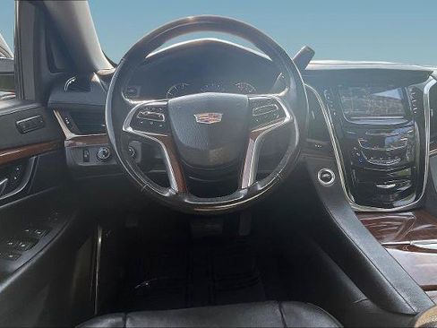 Used 2020 Cadillac Escalade Luxury AWD/4WD image 8
