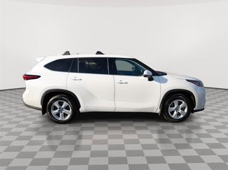 Used 2020 Toyota Highlander LE video 2